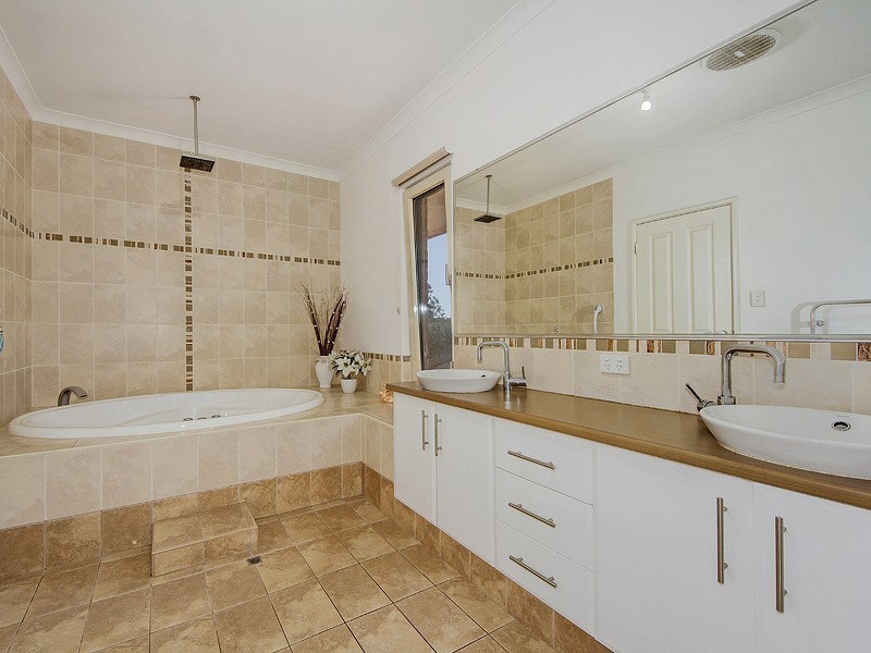 40 Darling Range Drive, Bedfordale WA 6112