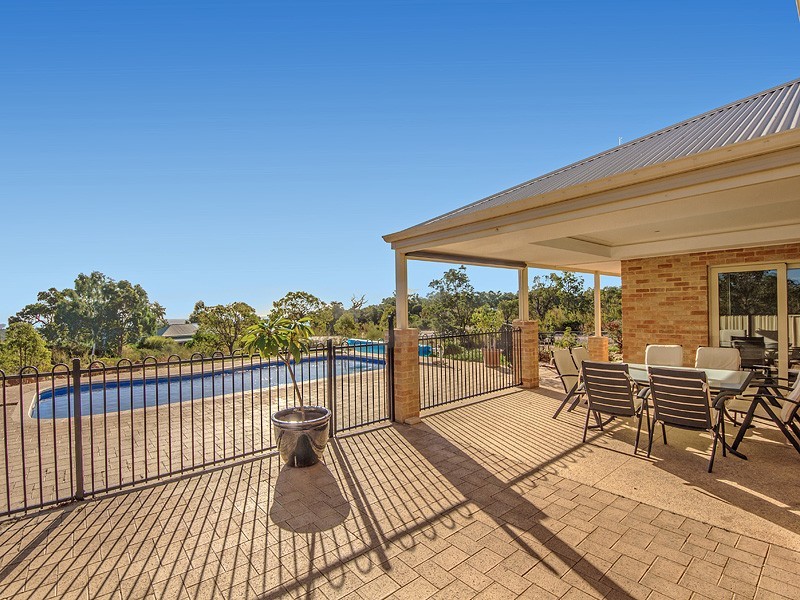40 Darling Range Drive, Bedfordale WA 6112