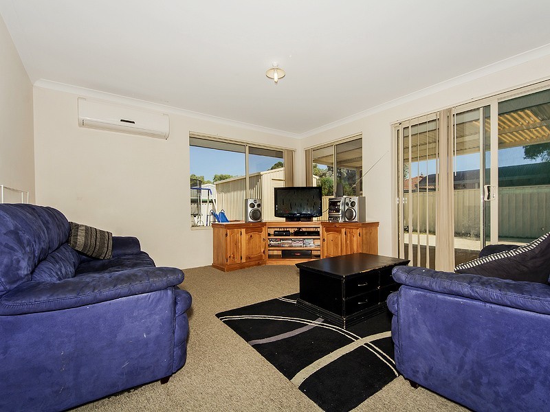 3 Emu Rd, Brookdale WA 6112