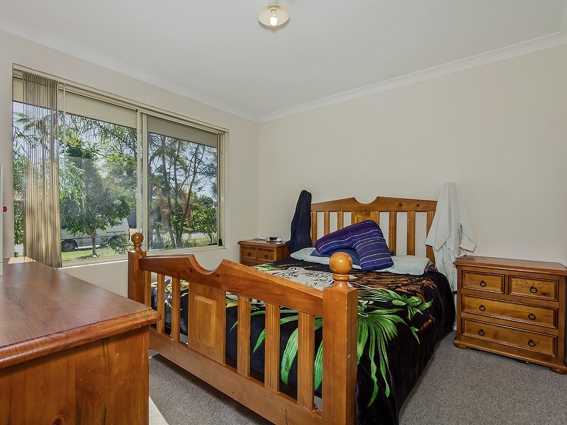 3 Emu Rd, Brookdale WA 6112