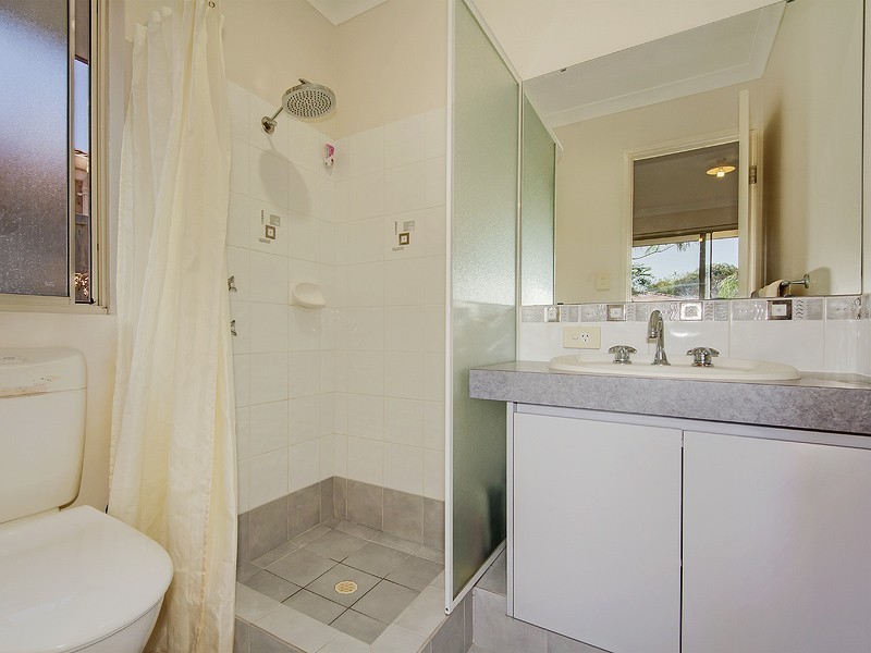 3 Emu Rd, Brookdale WA 6112