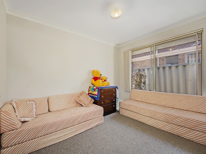 3 Emu Rd, Brookdale WA 6112