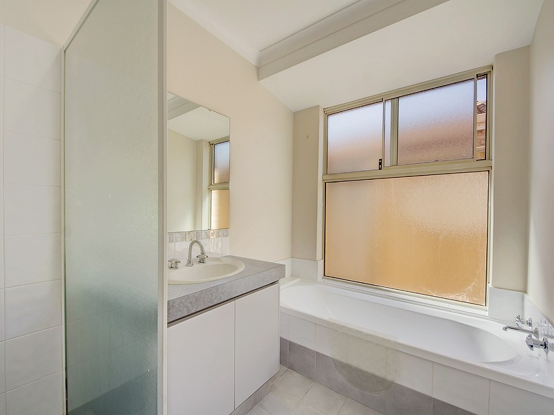 3 Emu Rd, Brookdale WA 6112