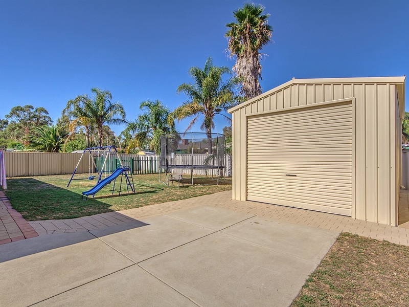 3 Emu Rd, Brookdale WA 6112