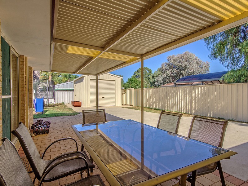 3 Emu Rd, Brookdale WA 6112