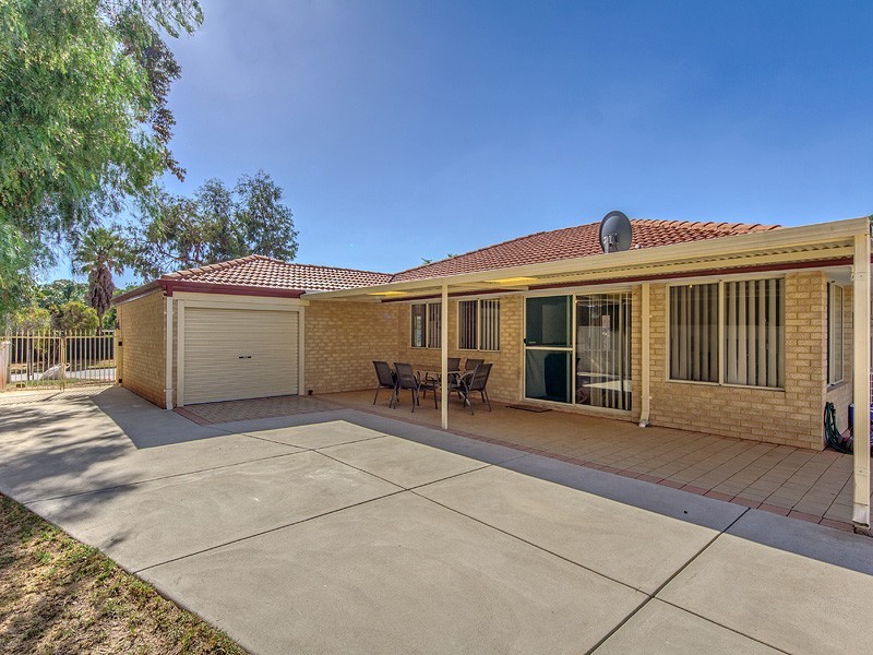 3 Emu Rd, Brookdale WA 6112