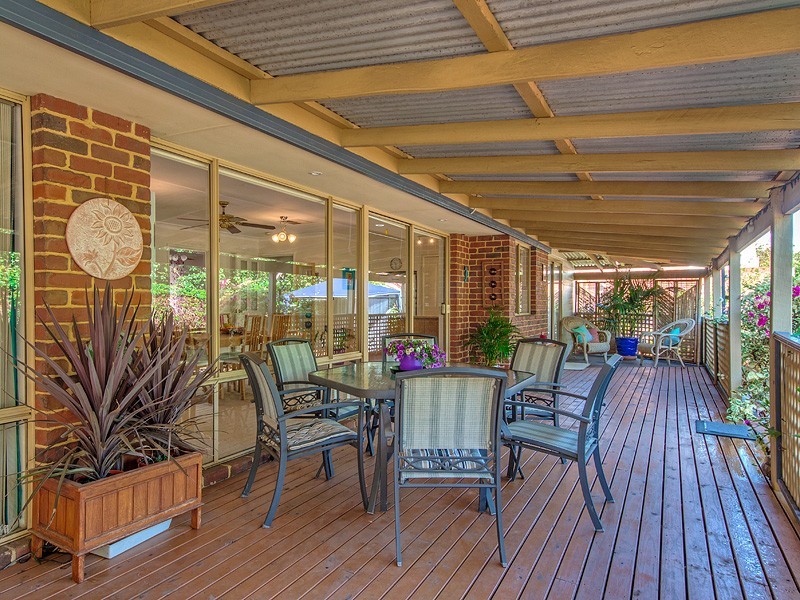 6 Abbey Rd, Armadale WA 6112