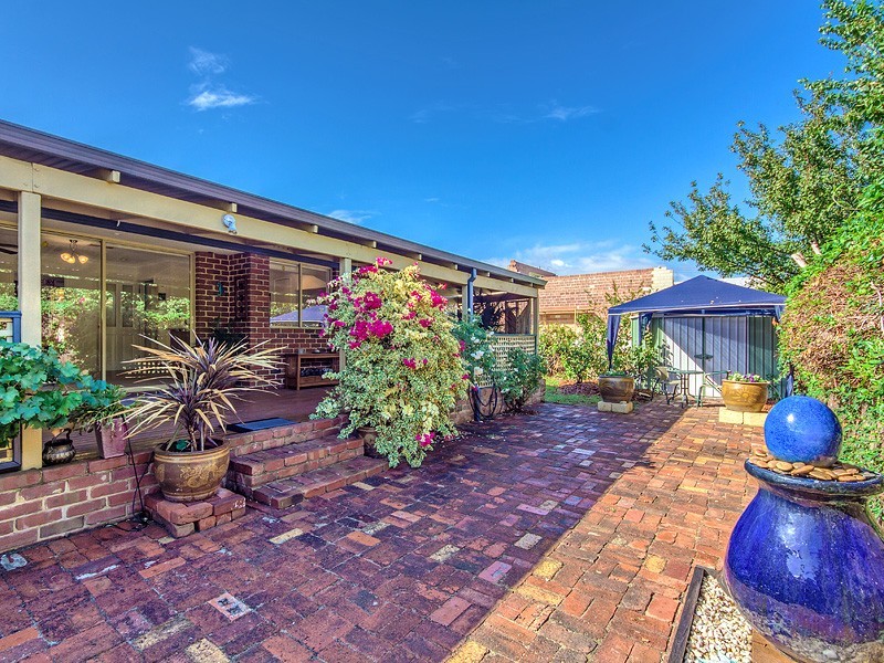 6 Abbey Rd, Armadale WA 6112