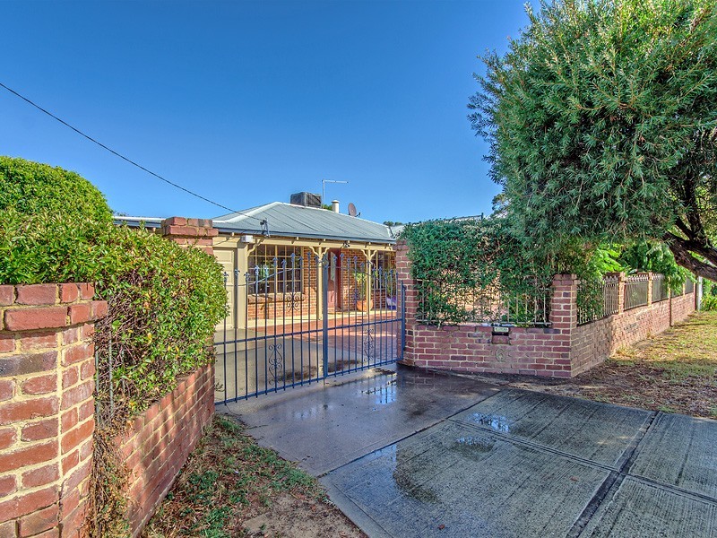 6 Abbey Rd, Armadale WA 6112
