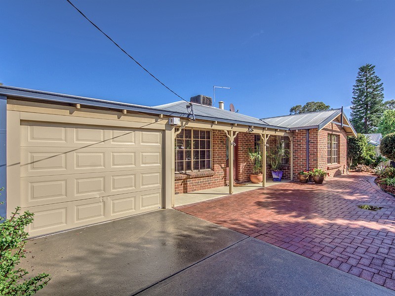 6 Abbey Rd, Armadale WA 6112
