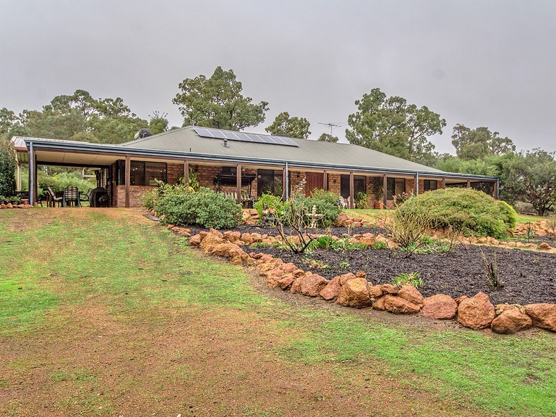 7 Chestnut Rd, Jarrahdale WA 6124