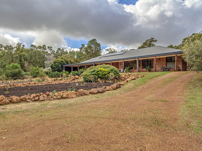 7 Chestnut Rd, Jarrahdale WA 6124