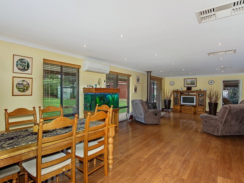 7 Chestnut Rd, Jarrahdale WA 6124