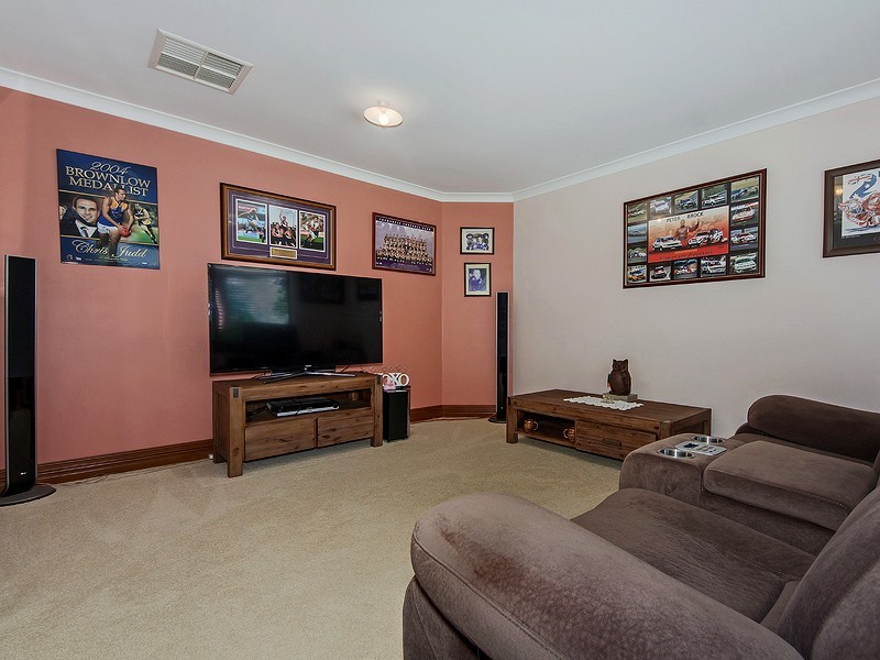 7 Chestnut Rd, Jarrahdale WA 6124