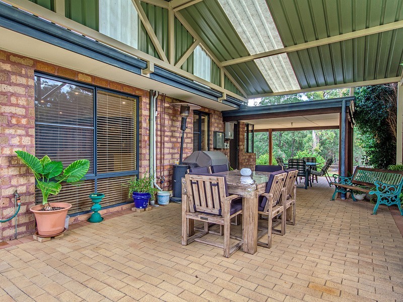 7 Chestnut Rd, Jarrahdale WA 6124