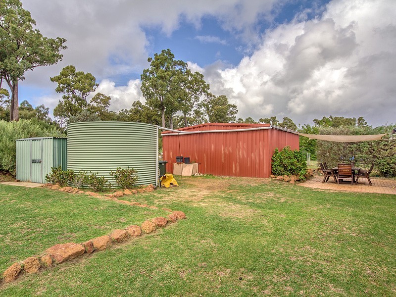 7 Chestnut Rd, Jarrahdale WA 6124