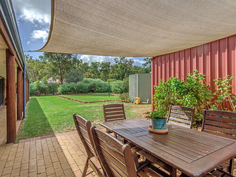 7 Chestnut Rd, Jarrahdale WA 6124