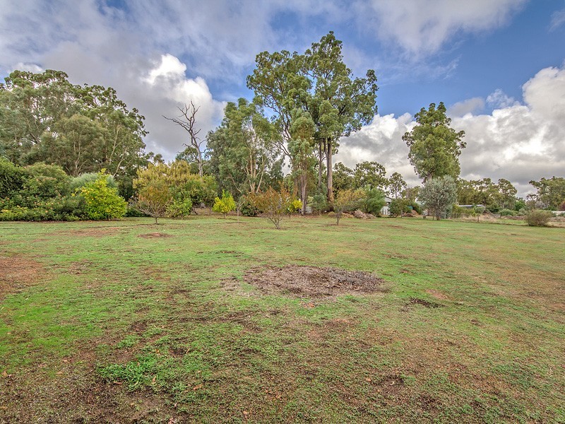 7 Chestnut Rd, Jarrahdale WA 6124