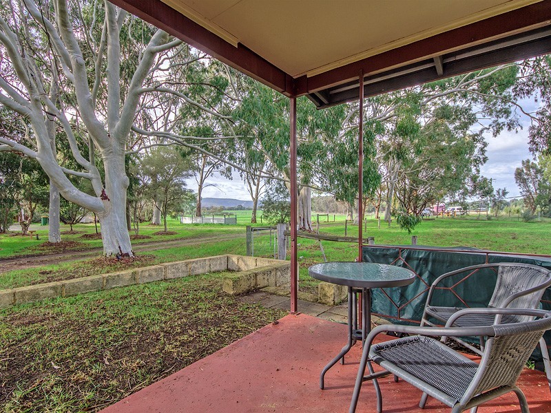 364 Summerfield Rd, Mardella WA 6125