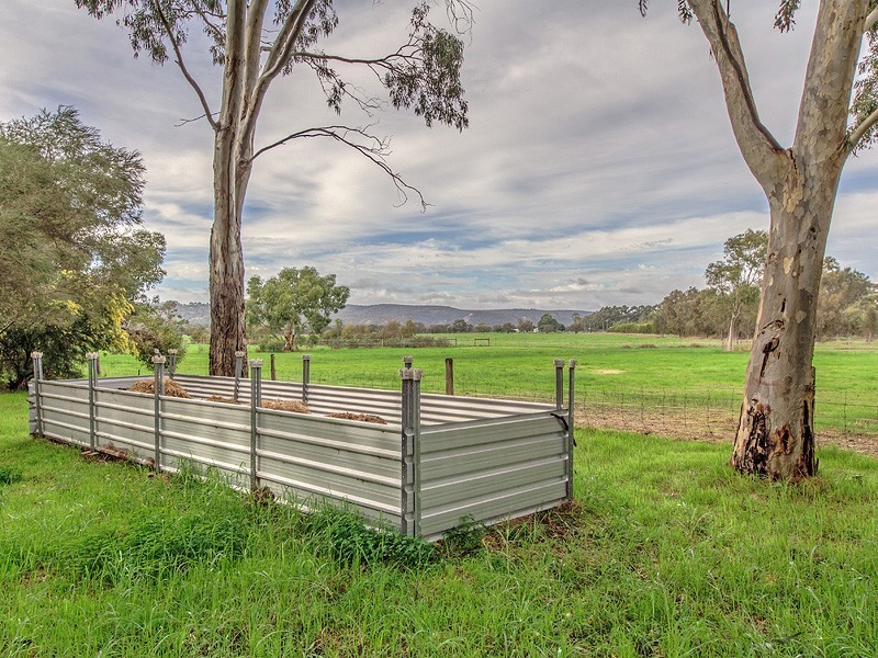 364 Summerfield Rd, Mardella WA 6125