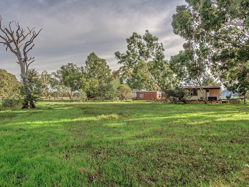 364 Summerfield Rd, Mardella WA 6125