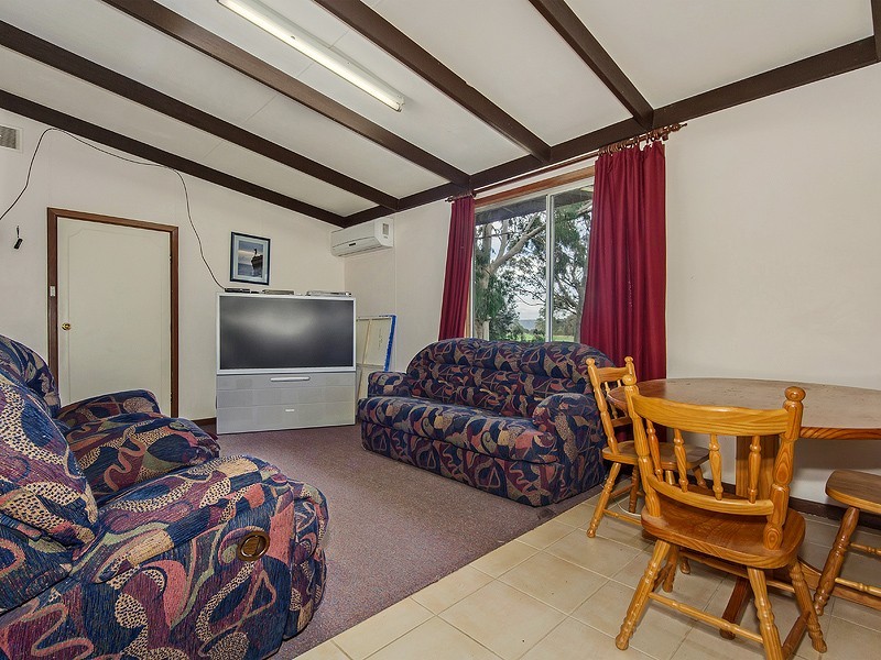 364 Summerfield Rd, Mardella WA 6125