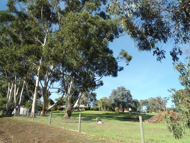 16 Hetherington Close, Jarrahdale WA 6124