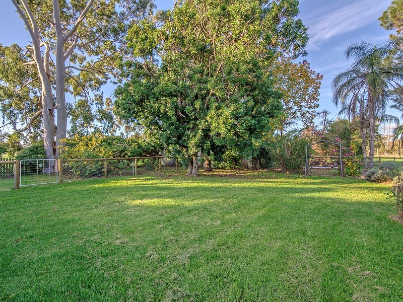 582 Henderson Rd, Hopeland WA 6125