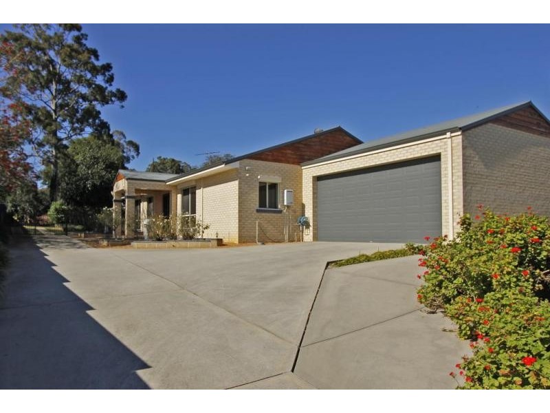 81 Owtram Rd, Armadale WA 6112