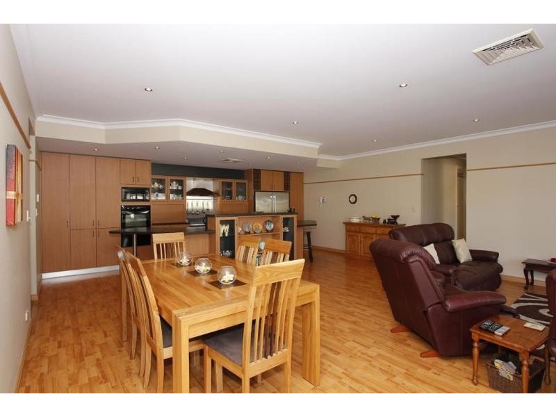 81 Owtram Rd, Armadale WA 6112