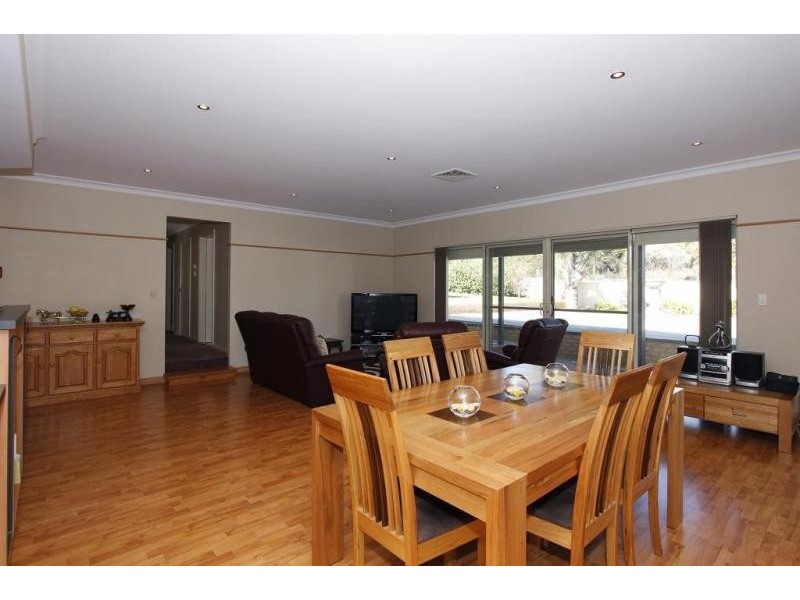 81 Owtram Rd, Armadale WA 6112