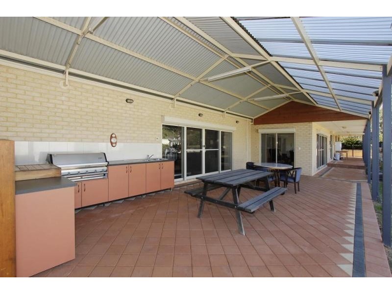 81 Owtram Rd, Armadale WA 6112