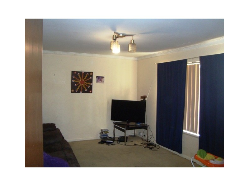 7 Lowanna Way, Armadale WA 6112