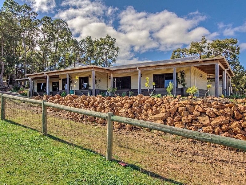 10 Kunzea Rise, Jarrahdale WA 6124