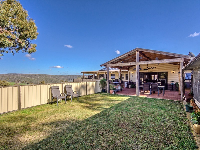 10 Kunzea Rise, Jarrahdale WA 6124