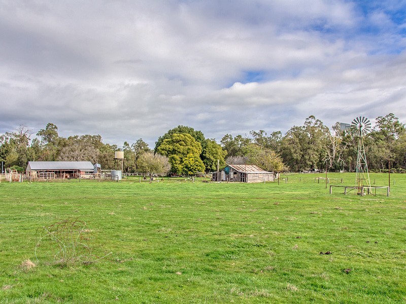 173 Jubb Rd, Jarrahdale WA 6124