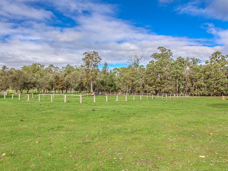 173 Jubb Rd, Jarrahdale WA 6124