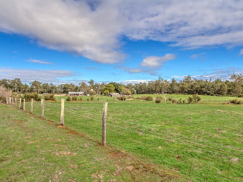 173 Jubb Rd, Jarrahdale WA 6124