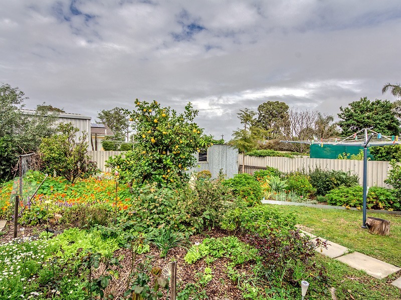 21 Exbury Rd, Armadale WA 6112