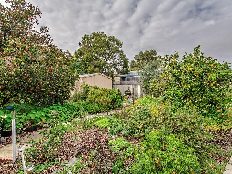 21 Exbury Rd, Armadale WA 6112