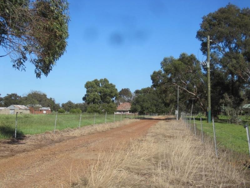 77 Page Road, Keysbrook WA 6126