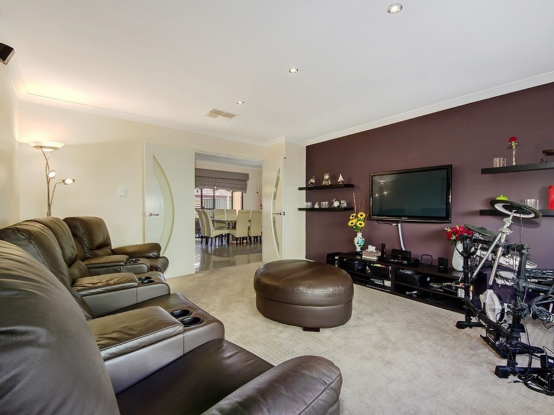 64 Tarradee Circuit, Thornlie WA 6108