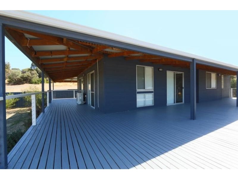 10 Dunmall Drive, Wandering WA 6308