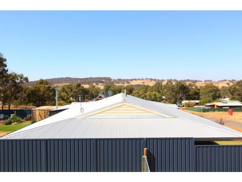 10 Dunmall Drive, Wandering WA 6308