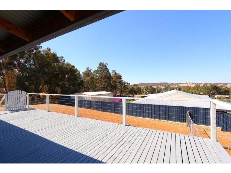 10 Dunmall Drive, Wandering WA 6308