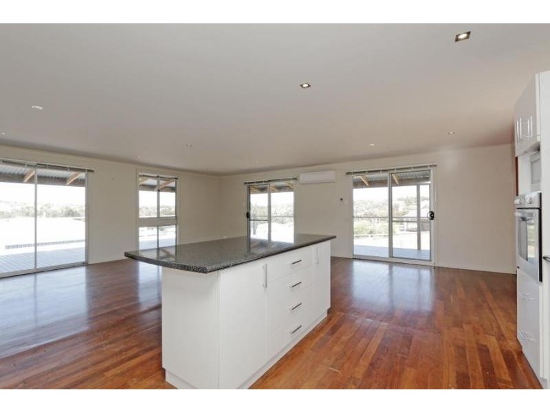 10 Dunmall Drive, Wandering WA 6308