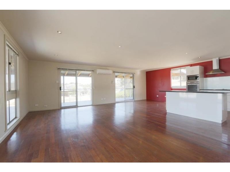 10 Dunmall Drive, Wandering WA 6308