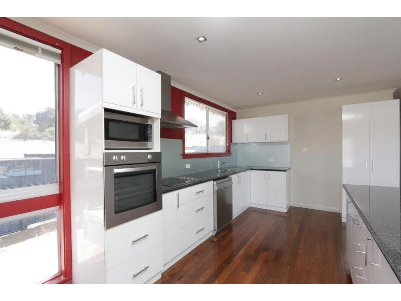 10 Dunmall Drive, Wandering WA 6308