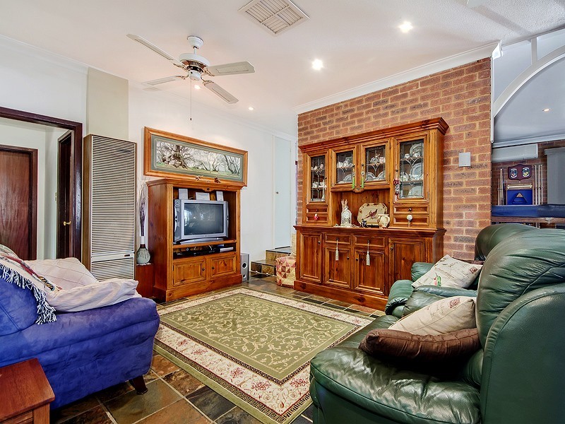31 Onyx Road, Mount Richon WA 6112