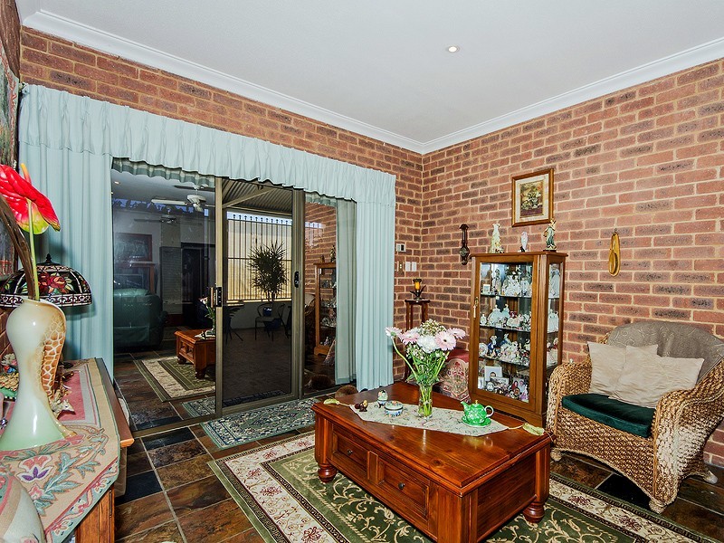 31 Onyx Road, Mount Richon WA 6112